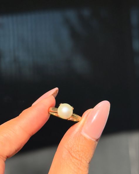 Pearls 🪩 next up a super sweet 14k yellow gold Pearl solitaire ring, pearl is 8mm , sz6.5 sizable ✨375 ✨Dm with interest Vintage Pearl Rings, Pandora Pearl Ring, Pearl Ring Engagement, Pearl Gold Ring, Pearl Wedding Ring, Pearl Rings Vintage, Gold Pearl Jewelry, Pearl Engagement Ring, Gold Pearl Ring