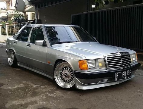 Old School Benz, Slammed Mercedes, Mercedes 300e, Mercedes 124, Mercedes W201, Benz 190e, Benz W124, Old Mercedes, Mercedes Benz 190e