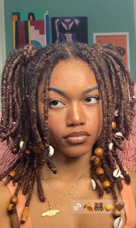 Woman With Dreadlocks, Natural Hair Locs, Loc Goddess, Hair Like Wool, Short Dreadlocks Styles, Short Locs Hairstyles, Dreadlock Style, Dreads Styles, Dope Hairstyles