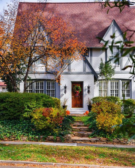 Tudor style home painted white with grey trim and wooden front door Tudor House Exterior, Tudor Home, Tudor Style Homes, Tudor House, Casa Exterior, Tudor Style, House Portraits, Cute House, Exterior House Colors