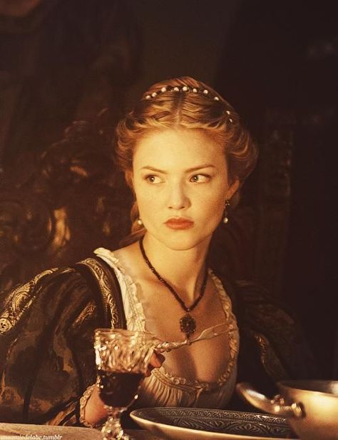 Holliday Grainger as Lucrezia Borgia Holiday Grainger, Borgias Costumes, Lannister House, François Arnaud, Daena Targaryen, Hogwarts Founders, The Borgia, Dragon Oc, Holliday Grainger