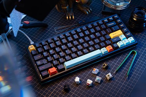 Keyboard Product Photography, Mech Keyboard, Pc Code, Custom Keyboards, Diy Mechanical Keyboard, Setup Pc, Tech Projects, Pc Design, Custom Pc