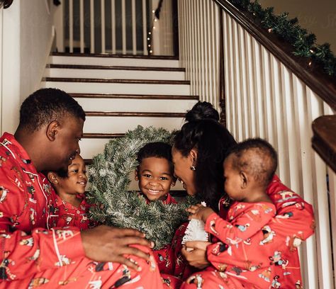 Family Christmas Pictures On Stairs, Christmas Pajamas Photoshoot Stairs, Christmas Photoshoot Pajamas, Pictures On The Stairs, Pictures On Stairs, Christmas Pajama Pictures, Christmas Couple Photos, Christmas Family Photoshoot, Christmas Pics