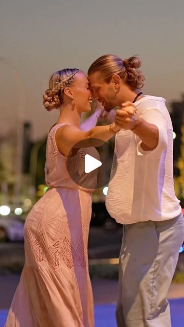 Janis Und Zoe, Bachata Dance Couple, Dancing Bachata, Bachata Dance Video, Romantic Dance, Social Dance, Bachata Dance, Beautiful Music, Couple Dancing