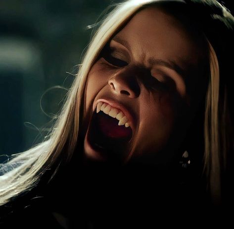 Rebekah Mikaelson Vampire Face, Vampire Faces, Rebekah Mikaelson Icons, The Originals Rebekah, Vampire Diaries Rebekah, Tvd Characters, Vampire Barbie, Vampire Kids, Rebekah Mikaelson