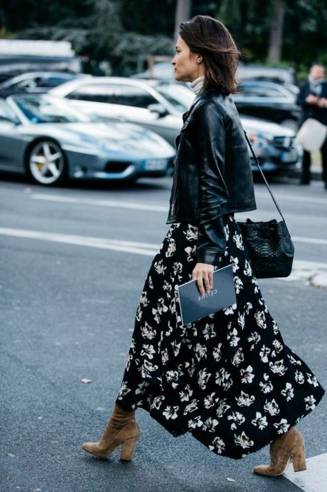 Summer to Fall Outfit: Black floral maxi dress, suede camel booties, leather jacket Skirt Diy, Style Casual Chic, Black Floral Maxi Dress, Looks Street Style, Looks Chic, 가을 패션, Looks Style, Mode Inspiration, Street Styles