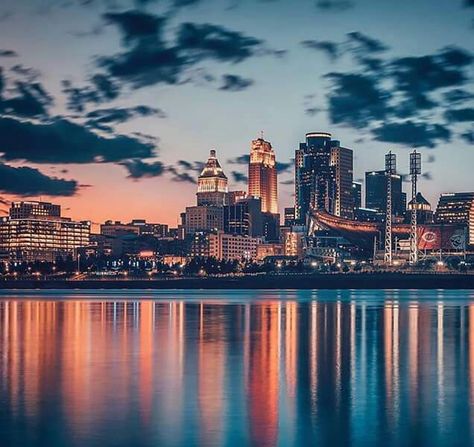 Cincinnati is beautiful in this shot from Instagrammer @tonyhensonphotography. Cincinnati Skyline, Ohio Photography, Skyline Silhouette, City Vibe, Mount Vernon, World Cities, Cincinnati Ohio, Aerial Photo, Urban Life