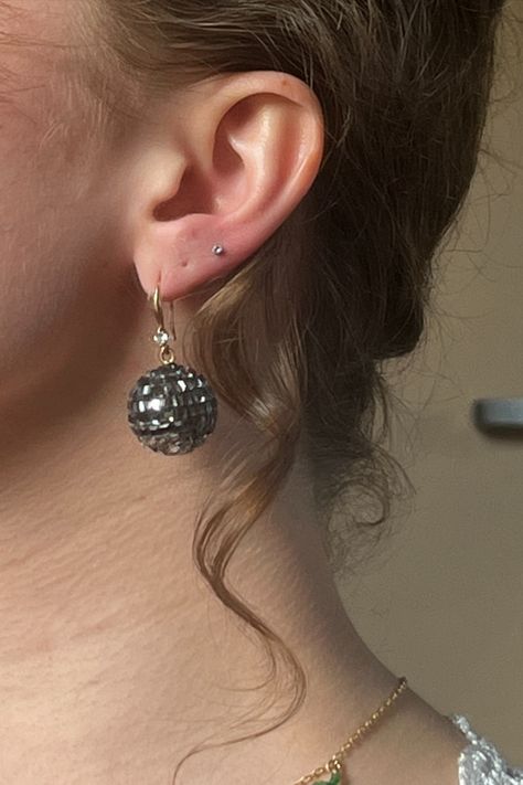 #earrings#mirrorball#mirrorballearrings#taylorswift#taylorswiftearrings#taylorswiftmirrorball#trendyearrings#cuteearrings#folklore#evermore#erastouroutfits#erastourinspo Mirrorball Jewelry, Mirrorball Costume, Mirrorball Earrings, Mirrorball Outfit, Ears Tour, Taylor Swfit, Eras Outfit, Swift Outfits, Boogie Nights