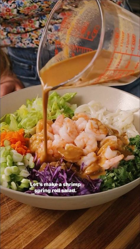 Kalejunkie - Follow @kalejunkie for more! SHRIMP SPRING... Shrimp Spring Roll Salad, Spring Roll Salad, Winter Salads, Sunflower Seed Butter, Keto Salads, Shrimp Spring Rolls, How To Devein Shrimp, Shrimp Rolls, Pad Thai Noodles