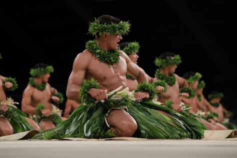 https://www.merriemonarch.com/2018-kahiko-gallery/ Hawaiian Gods, Merrie Monarch Festival, Hawaiian Mythology, Hawaiian Goddess, Hawaiian Legends, Hawaiian Dancers, Hawaii Pictures, Hula Dance, Hawaii Volcano