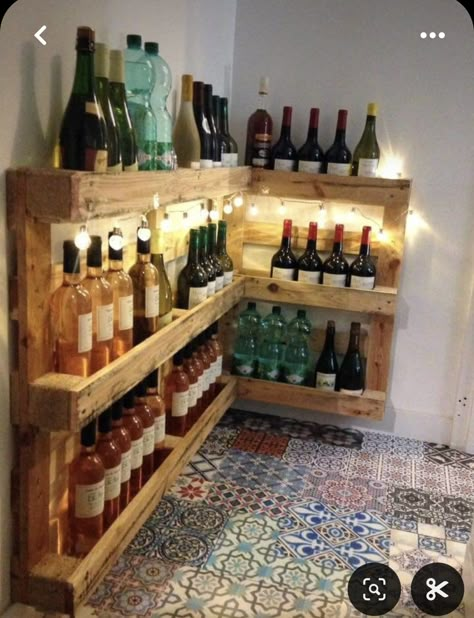 Pallet Home Decor, Diy Wood Pallet Projects, Pallet Furniture Designs, Diy Home Bar, Home Bar Designs, Deck Decorating Ideas, Diy Bar, Pallet Furniture Outdoor, Diy Pallet Projects