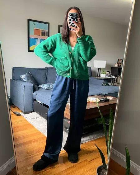 Satin Pants Outfit, Satin Wide Leg Pants, Spring Ootd, Wide Leg Pants Outfit, Outfit Cardigan, Sustainable Brands, Cardigan Oversized, Satin Pants, Pants Cotton