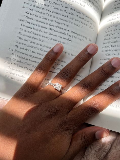 Black Couple Wedding Rings Hands, Wedding Ring Brown Skin, Black Woman Wedding Ring Aesthetic, Wedding Rings For Black Women, Engagement Rings African American, Engagement Rings On Dark Skin, Engagement Black Woman, Ring On Black Skin, Gold Engagement Ring Black Woman