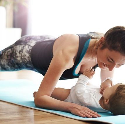 postnatal exercise Body Weight Circuit, Gentle Workout, Pregnancy Workout Plan, Postpartum Workout, Cardio Challenge, Postnatal Yoga, Yoga Photoshoot, Post Pregnancy Workout, Postpartum Exercise