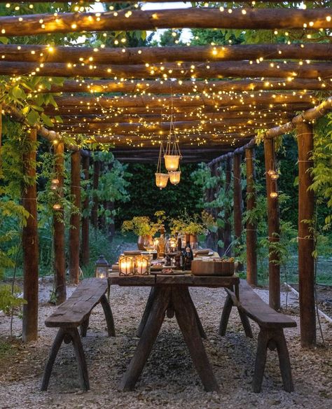 Light Design Ideas, Outdoor Lighting Ideas Backyards, Tuscan Patio, Patio Decorations, Backyard Trees, Patio String Lights, Cozy Backyard, Summer Hike, Easy Backyard