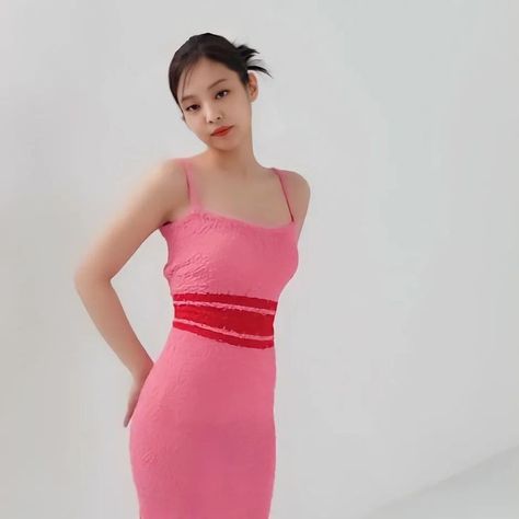 Jennie Watermelon Dress, Jennie Pink Dress, Jennie Pink, Jennie Black, Watermelon Dress, Bollywood Hairstyles, Inspiring Women, Jennie Kim, Casual Style Outfits