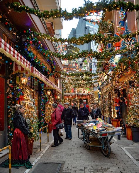 The famous Pittaki street...the "herald " of Christmas in Athens!!!❤ __________________________ __________________________  Presents… Destination Voyage, Christmas Travel, Athens Greece, Street Photo, Greece Travel, Christmas Market, Pretty Places, Travel Insurance, Winter Scenes