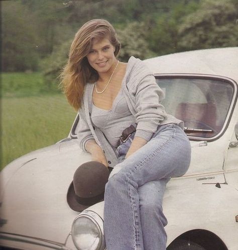 Renee Simonsen Hello Renne Simonsen, Renee Simonsen, 90s Models, Celebrities Female, Blue Jeans, Mom Jeans, Classic Cars, Paint, Photographer