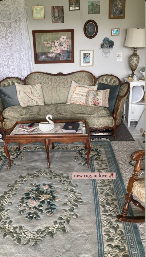 Old Lady Aesthetic Room, Granny Chic Aesthetic, Granny Aesthetic Decor, Grandma Room Aesthetic, Vintage Grandma Aesthetic, Grandma House Aesthetic, Grandma Living Room, Grandma Core Bedroom, Country Victorian Decor