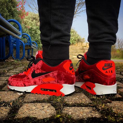 NIKE Air Max 90 Anniversary "Red Velvet" Iverson Shoes, Airmax 90s, Airmax Shoes, Sneakers Nike Air Max, Jordan Shoes Retro, Kicks Shoes, Custom Nike Shoes, All Nike Shoes, Nike Shoes Air Max