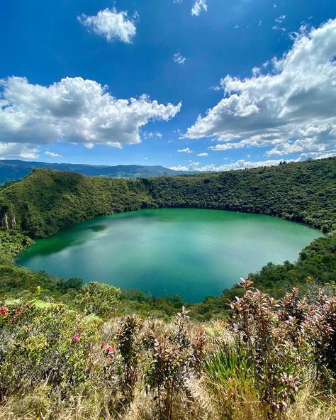 Laguna de Guatavita de los lugares más importantes de la identidad nacional 😍🥰 📸 @edwin_usugam 👏👏 (síganlo y conozcan su preciosa colección fotográfica sobre Colombia, especialmente de Cundinamarca) . . . . #Colombia #Viajes #Travel #igerscolombia #turismo #travel #colombiagrafia #id_colombia #colombiatravel #cundinamarca Instagram