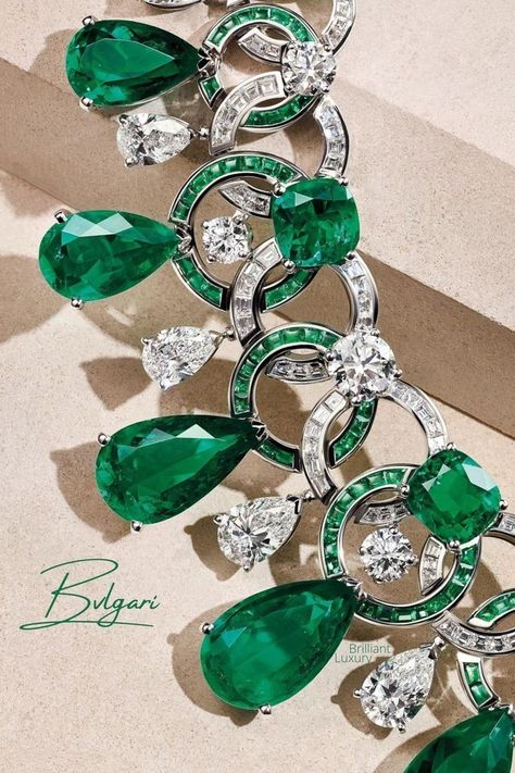 Jewellery Campaign, Bulgari Jewelry, Bvlgari Jewelry, Diamond Pendants Designs, Jewelry Design Drawing, Diamond Necklace Designs, High Jewellery, Gem Diamonds, Diamond Jewelry Designs