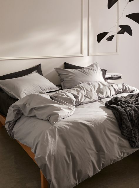 Mens Bed Ideas, Percale Duvet Cover, Fluffy Duvet, Colorful Duvet Covers, Bedroom Ideas Aesthetic, Mens Bedroom, Bedroom Setup, White Duvet Covers, White Duvet