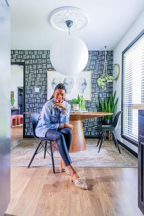 Meet Memphis Interior Designer Carmeon Hamilton’s Modern-Meets-Bohemian Style Pose Examples, Interior House Painting, Clean Room Aesthetic, Glam Room Decor, Warm Dining Room, Afrocentric Decor, Painting House, Aesthetic House, House Paint Interior