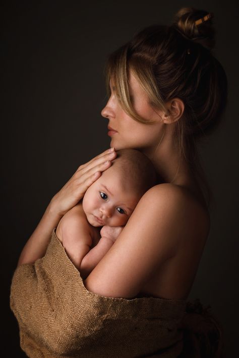 A Guide to Post-Pregnancy Med Spa Treatments - Mom Does Reviews Baby In Womb, Baby Spa, Pregnant Model, Pregnancy Body, Skin Photo, Anatomy Poses, Skin To Skin, Laser Therapy