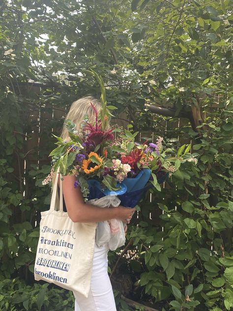 French Farmers Market Aesthetic, Farmers Market Photos, Market Photo Ideas, Farmers Market Photoshoot, French Farmers Market, Flowers Farmers Market, Farmer Aesthetic, Winter Farmers Market, September Moodboard