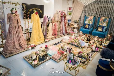 Muslim Wedding Ideas, Bride Trousseau, Wedding Dala, Desi Party, Wedding Gift Hampers, Engagement Videos, Android App Design, Wedding Gift Pack, 3rd Birthday Ideas