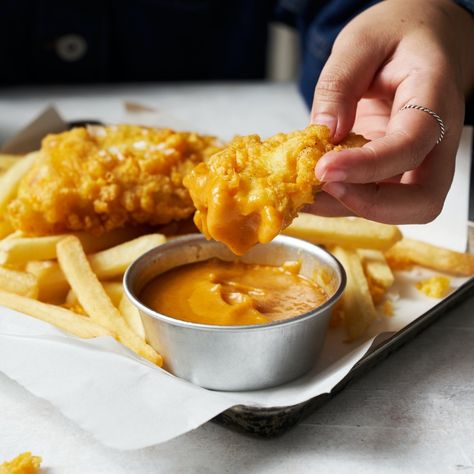 British Fish and Chips Fish And Chips Curry Sauce, Fish And Chips Sauce, Fish And Chips Batter, Chip Shop Curry Sauce, English Fish And Chips, Marions Kitchen, Continental Cuisine, British Fish And Chips, Fish N Chips Recipe