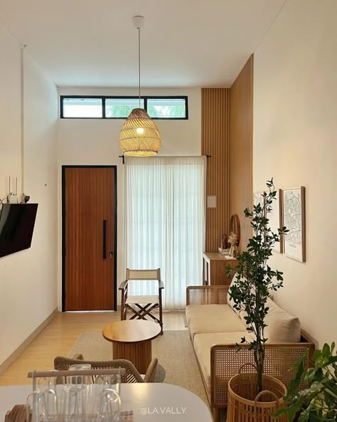 Live Room Decor Ideas, Mini Home Interior Design, Living Room Simple Ideas, Living Room With One Sofa, Decorating Living Room Ideas, Ficus Triangularis, Simple Living Room Ideas, Ruang Tv, Living And Dining Area