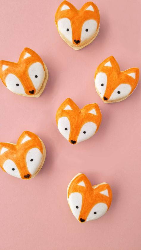 Fox Macarons, Macaron Tutorial, Baby Shower Dessert, Woodland Theme Baby, Mexican Birthday Parties, Fox Party, Fox Birthday, Animal Baby Shower Theme, Fox Baby Shower