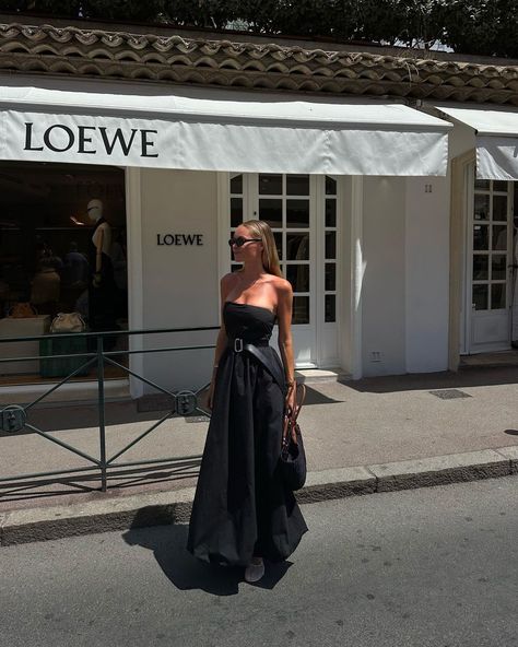 Claire Rose Cliteur | back here | Instagram Thailand Lookbook, Casual Maxi Dress Outfit, How To Style A Maxi Dress, Claire Rose Cliteur, Paris Ootd, Parisian Outfit, Claire Rose, Maxi Skirt Outfit, Money Dress