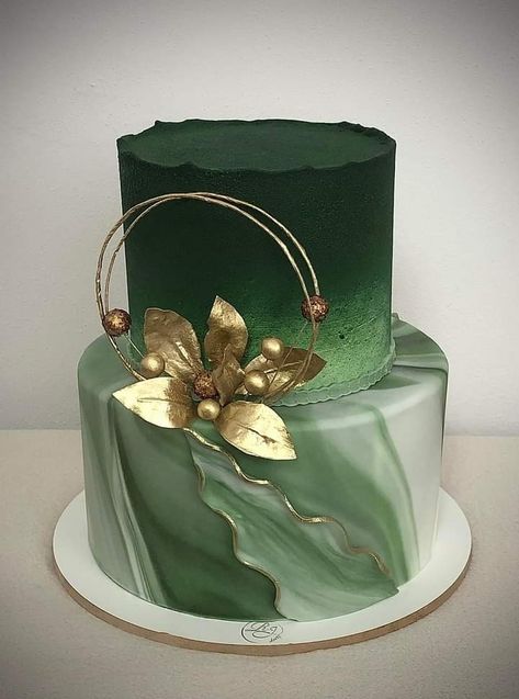 Green Birthday Cakes, Bolo Vintage, Birthday Cake For Mom, Butterfly Birthday Cakes, Cake Boy, Green Wedding Cake, Gold Birthday Cake, Unique Birthday Cakes, Smash Cake Boy