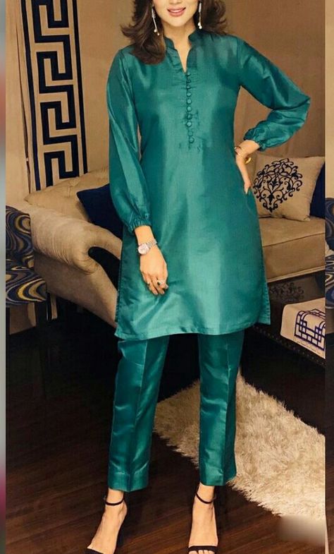 Satin Kurti Designs Latest, Satin Kurti Designs, Pakistani Dresses Party Wear, Pakistani Kurti Designs, Style Outfits Summer, Pakistani Dresses Party, Party Wear Casual, Summer Vibes Aesthetic, Silk Kurti Designs