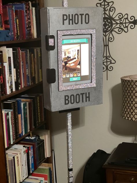 Made a little bling ipad photo booth. Polaroid Booth, Photo Booth Machine, Ipad Photo Booth, Photo Booth Business, Photobooth Ideas, Video Booth, Life Planning, Ipad Photo, Diy Photo Booth