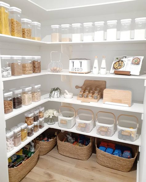 Thelittlewhiteedit on Instagram: “Tips for reorganising a pantry 💗 Along with our flooring this would have to be the room we get the most questions and dms on, asking for…” Drawer Organization Diy, Bright And Airy Home, Messy Drawer, Diy Drawer Organizer, Dream Pantry, Girl Apartment Decor, Perfect Pantry, Pantry Organisation, Food Pantry Organizing