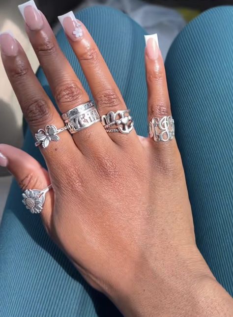 Black Women With Silver Jewelry, Silver Rings Black Women, James Avery Rings Stacked, Black Women Silver Jewelry, Silver Jewellery Black Women, Silver Jewelry Girl, Silver Jewelry On Black Women, Stacked Silver Jewelry, James Avery Rings Aesthetic