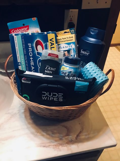 Gift Basket with Bathroom essentials #birthdaygift #giftbasketideas #birthdaybasket #bathroomessentials #toothbrush #toothpaste #dudewipes #backsrubber #dovedeoderant #dove #mensoneadays #birthdayhousetheme Hygiene Basket, Bathroom Gift Basket, Men Hygiene, Dude Wipes, Creative Gift Baskets, Gift Ide, Baskets For Men, Bathroom Gifts, Birthday Basket