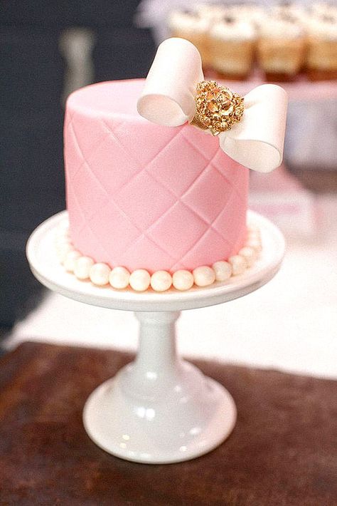 18 Exquisite Mini Wedding Cakes For Your Wedding Individual Wedding Cakes, Mini Wedding Cakes, Mini Torte, Bow Cakes, Gorgeous Cakes, Pink Cake, Love Cake, Fancy Cakes, Fondant Cakes