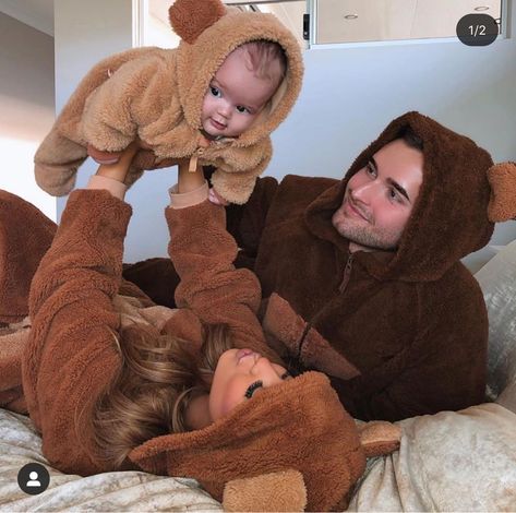 Couple With Baby, Papa Baby, Baby Tumblr, Future Mommy, Moms Goals, Bear Costume, Cool Baby, Foto Baby, Future Mom