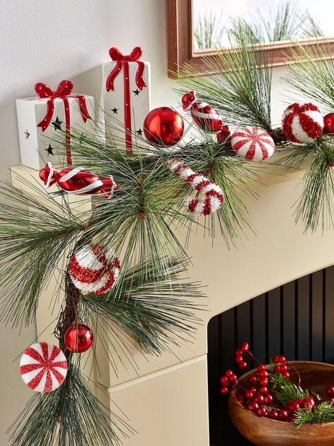 Cane Decorations, Christmas Interior Decor, Christmas Candy Cane Decorations, Candy Cane Decorations, Candy Christmas Tree, Christmas Decorations Wreaths, Candy Cane Christmas, Themed Christmas, Christmas Interiors