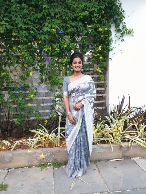 Grey banarasi georgette saree. Benarasi saree with silver zari. Banarasi Georgette Saree, Pastel Grey, Traditional Saree, Georgette Saree, Traditional Sarees, Banarasi Sarees, Georgette Sarees, Traditional Dresses, Gray Color