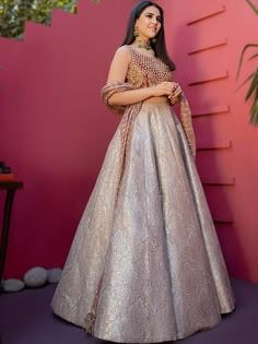 Gowns Dresses Indian Party Wear, Tiara Cake, Lasagna Roll, Wedding Lehenga Designs, Lehnga Dress, Indian Party, Indian Bridal Dress, Indian Gowns Dresses, Pakistani Bridal Dresses