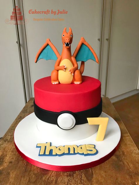 Pokemon Cake Charizard, Charzard Birthday Cakes, Charizard Cake, Charmander Cake, Pokemon Torte, Pokemon Party Decorations, Cake Bday, Pokemon Themed Party, Pokemon Birthday Cake