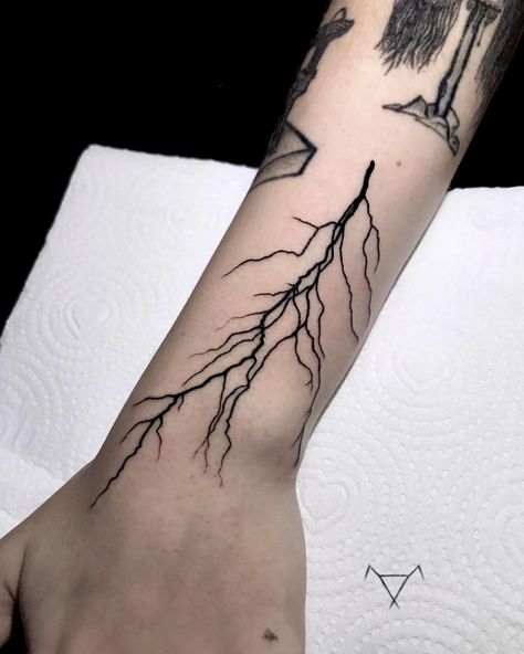 10 Best Lightning Tattoo Ideas You Have To See To Believe! | Outsons | Men's Fashion Tips And Style Guides Lightning Tattoo Ideas, Lighting Tattoo Design, Zeus Tattoos, Blitz Tattoo, Lightning Bolt Tattoo, Lightning Tattoo, Bolt Tattoo, Jagua Henna, Zeus Tattoo