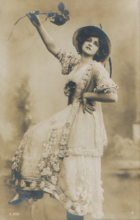 The Merry Widow (A 202 – 4) Lily Elsie, Merry Widow, Frou Frou, Edwardian Era, Edwardian Fashion, Magazine Photography, Belle Epoque, Vintage Beauty, White Photography