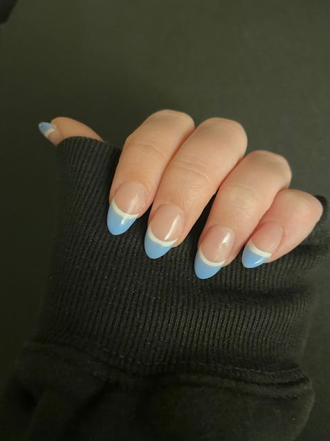 cute winter oval shaped nails, blue french nails, blue and white french nails, french nails, french oval shaped nails, french almond Blue And White French Tip Nails Almond, Blue French Tip With White Outline, Teal Almond French Tip Nails, Blue French Tip Nails With White Line, French Tip Nails Blue And White, White French Tip With Blue Line, Nails Blue And White French, Blue And White French Nails, Freshman Nails